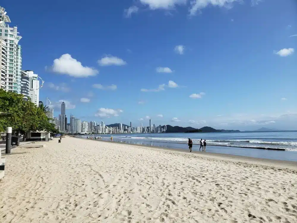 Foto real de Avenida Atlântica
