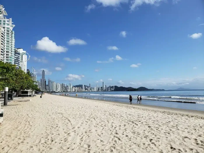 Foto real de Avenida Atlântica