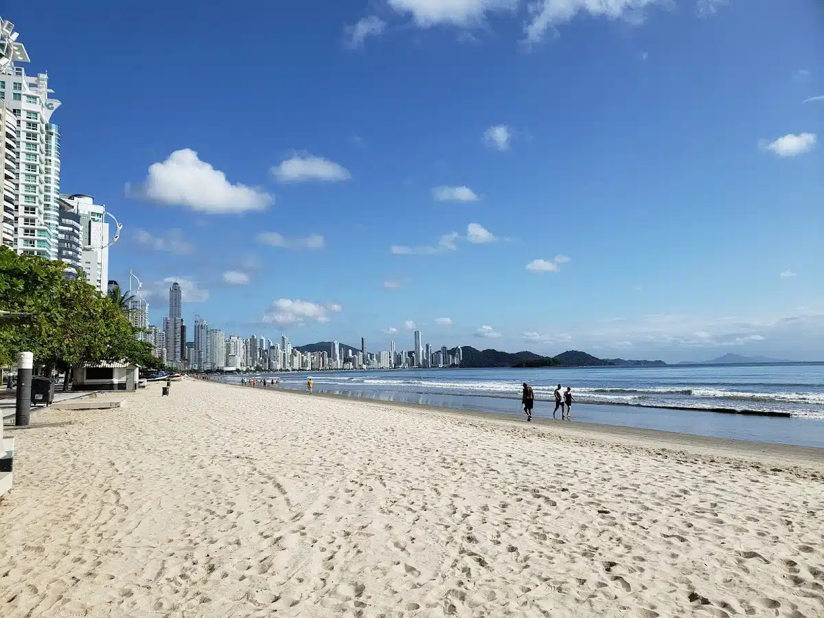 Foto real de Avenida Atlântica