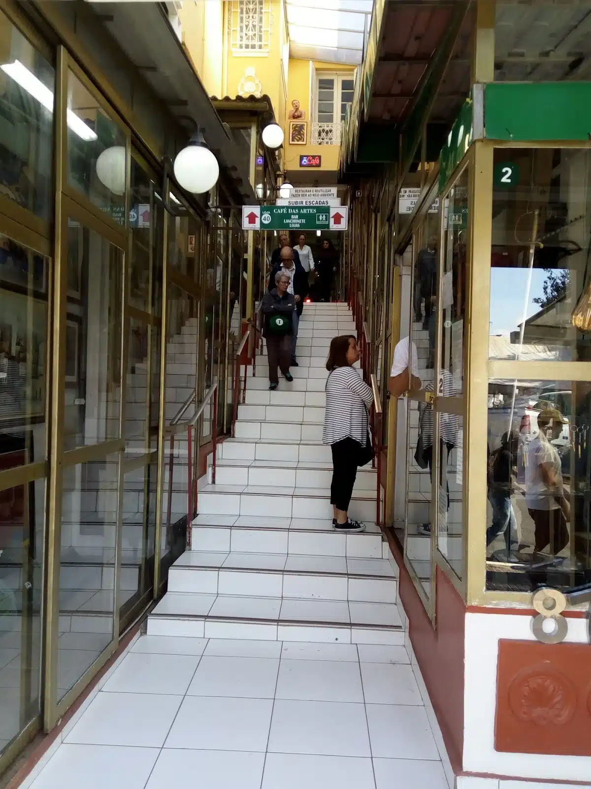 Foto real de Feira de Antiguidades do Bixiga