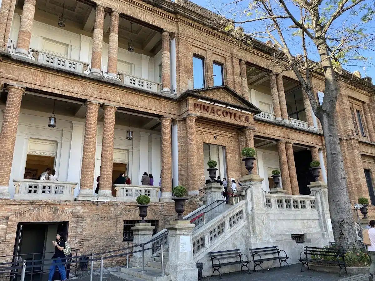 Foto real de Pinacoteca do Estado