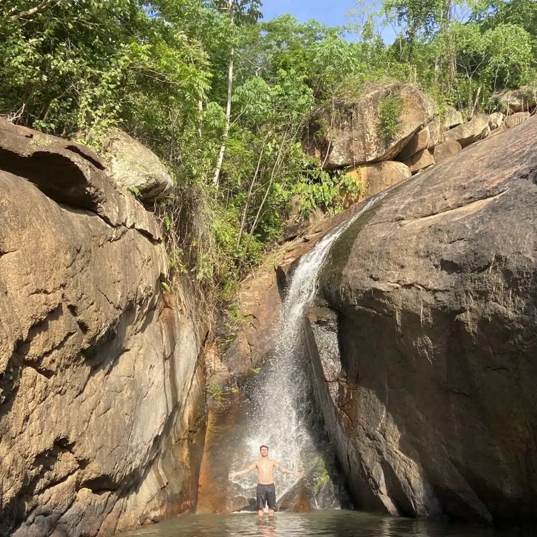Foto real de Cachoeira do Poço do Meio