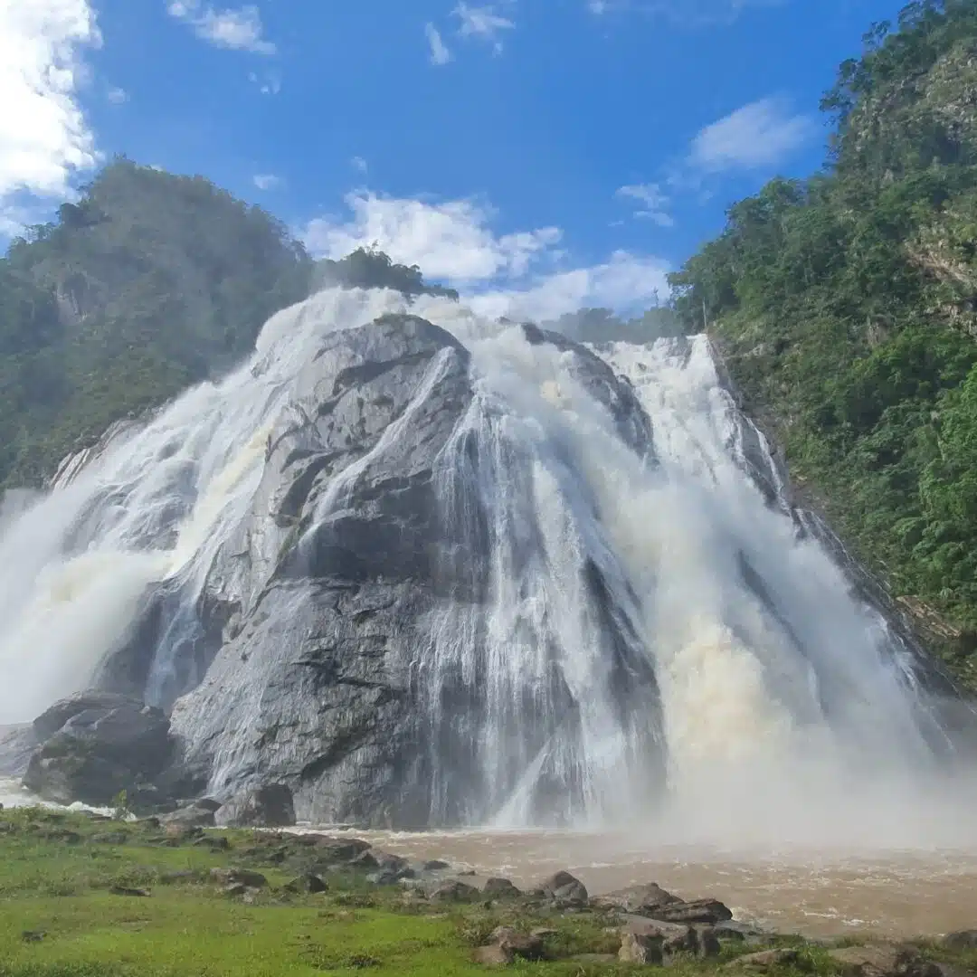 Foto real de Cachoeira da Fumaça