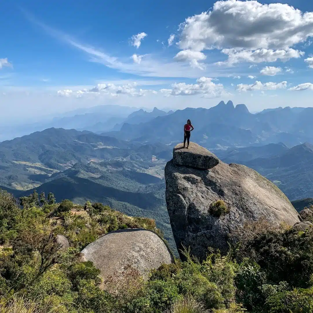 Foto real de Trilha do Pico do Caledônia