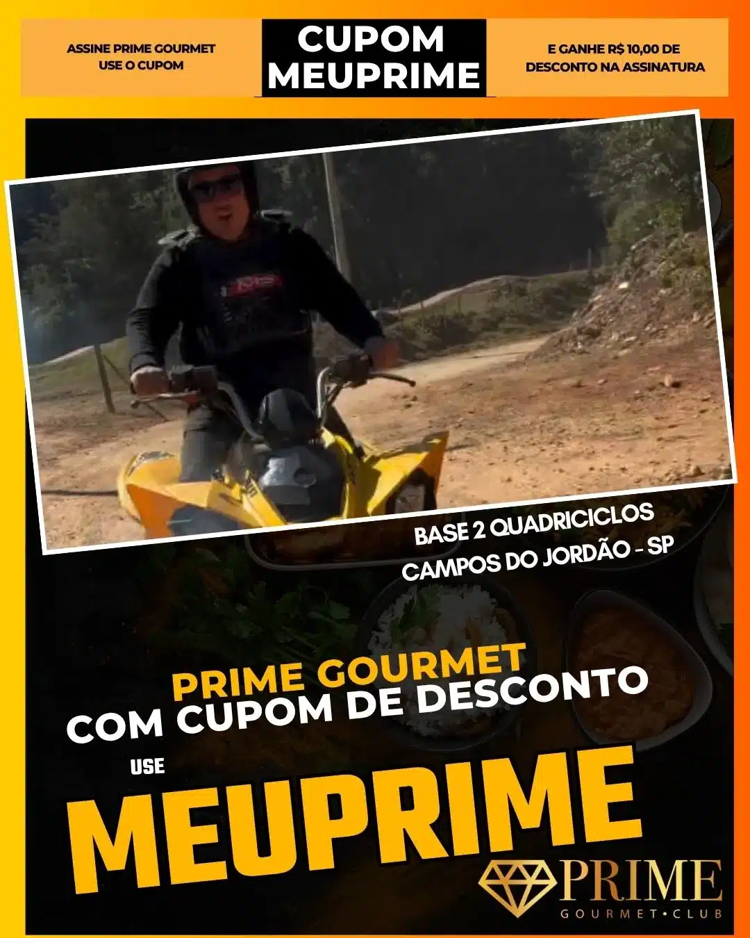 Pessoa andando de quadriciclo em trilha de terra