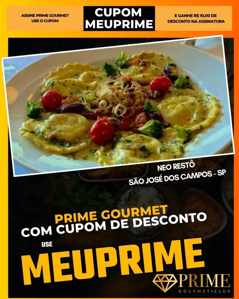 Prato de ravioli com tomate e brócolis