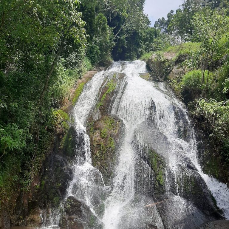 Foto real de Cachoeira do Itaguaçu