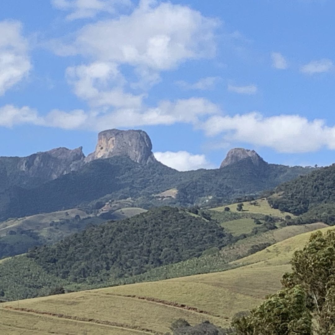 Foto real de Pedra do Baú