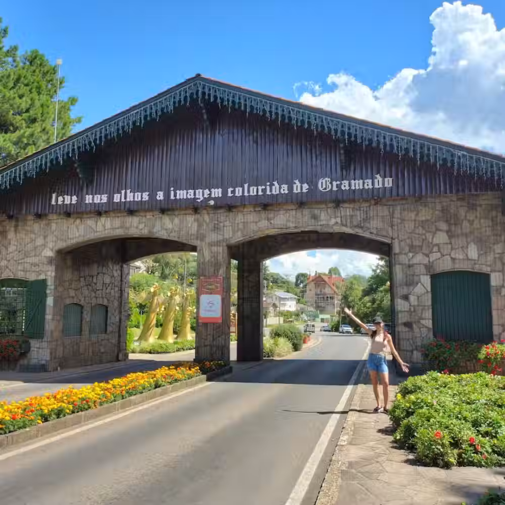 Foto real de Pórtico Gramado Estilo Bávaro