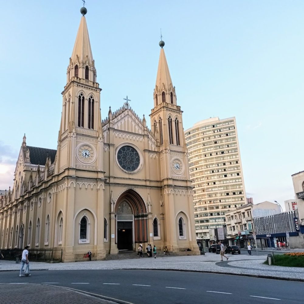 Foto real de Catedral Basílica Menor de Nossa Senhora da Luz dos Pinhais