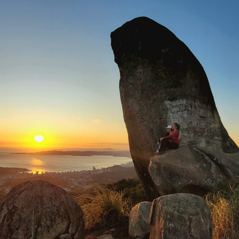 Foto real de Início da trilha para Pico da Pedra - Camboriú SC