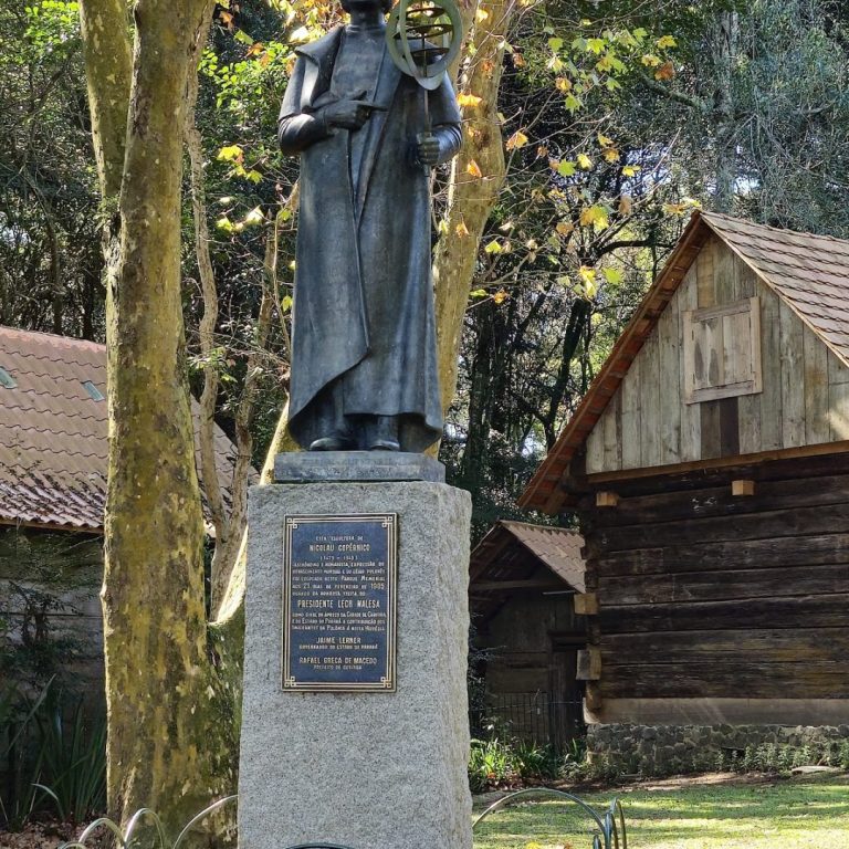 Foto real de Memorial da Imigração Polonesa