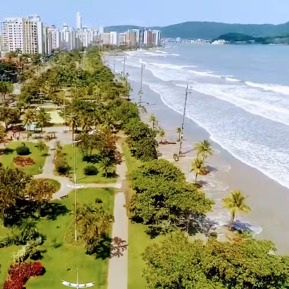 Foto real de Orla e Jardins da Praia de Santos