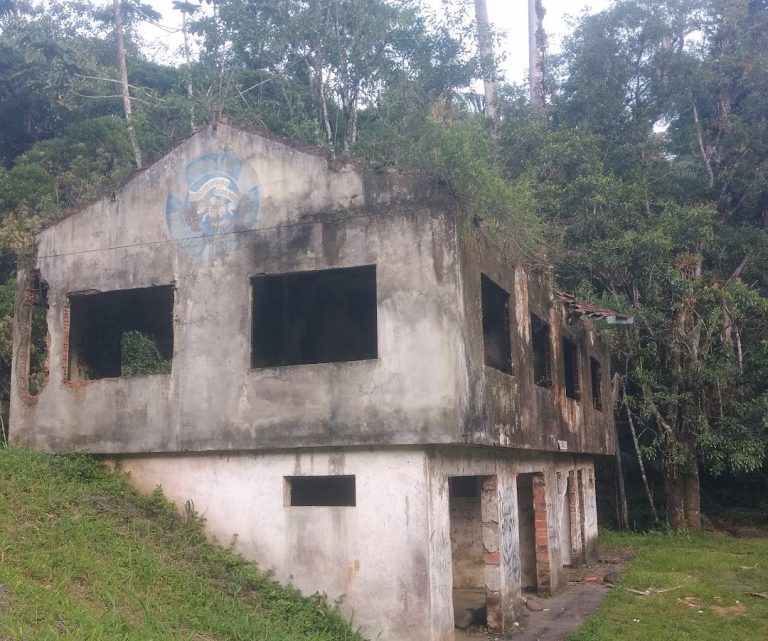 Foto real de Parque Natural Municipal Morro do Baú