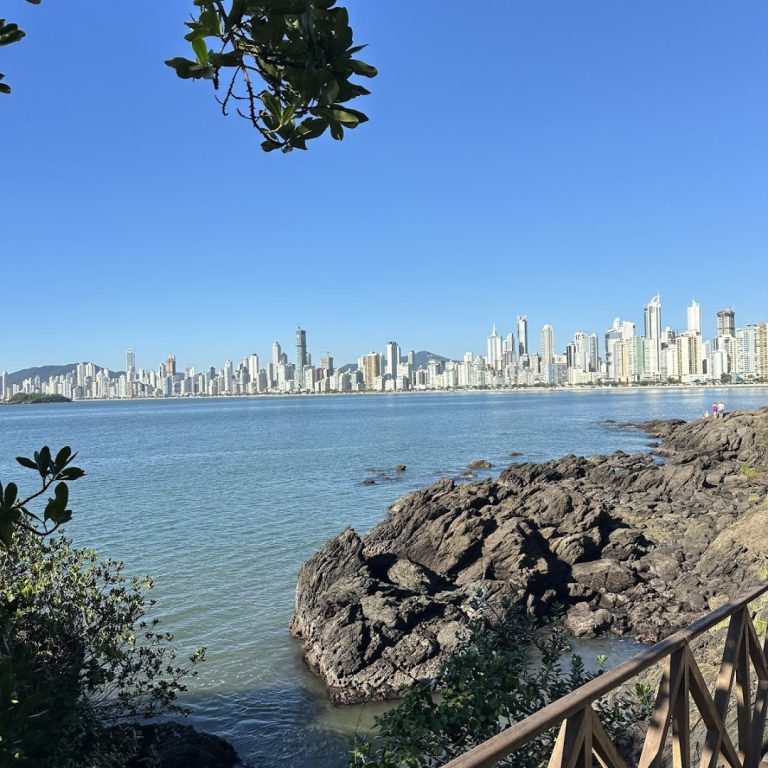 Foto real de Praia do Buraco