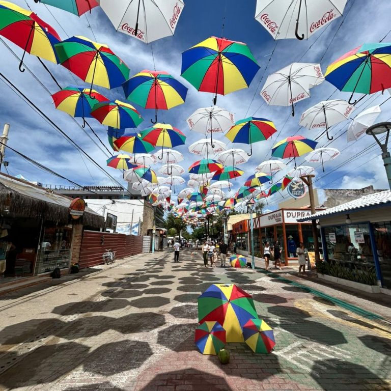 Foto real de Rua das Sombrinhas de Porto de Galinhas