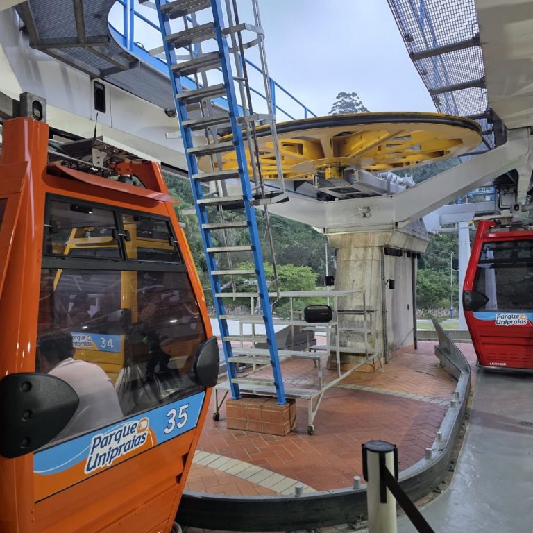 Foto real de Teleférico Estação Laranjeiras - Parque Unipraias