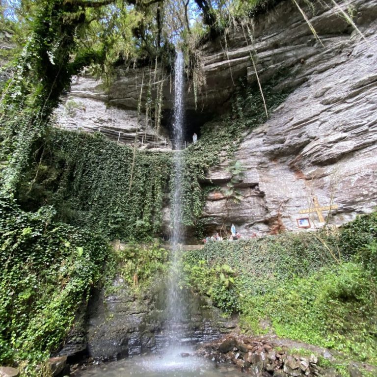 Foto real de Gruta Nossa Senhora de Lourdes