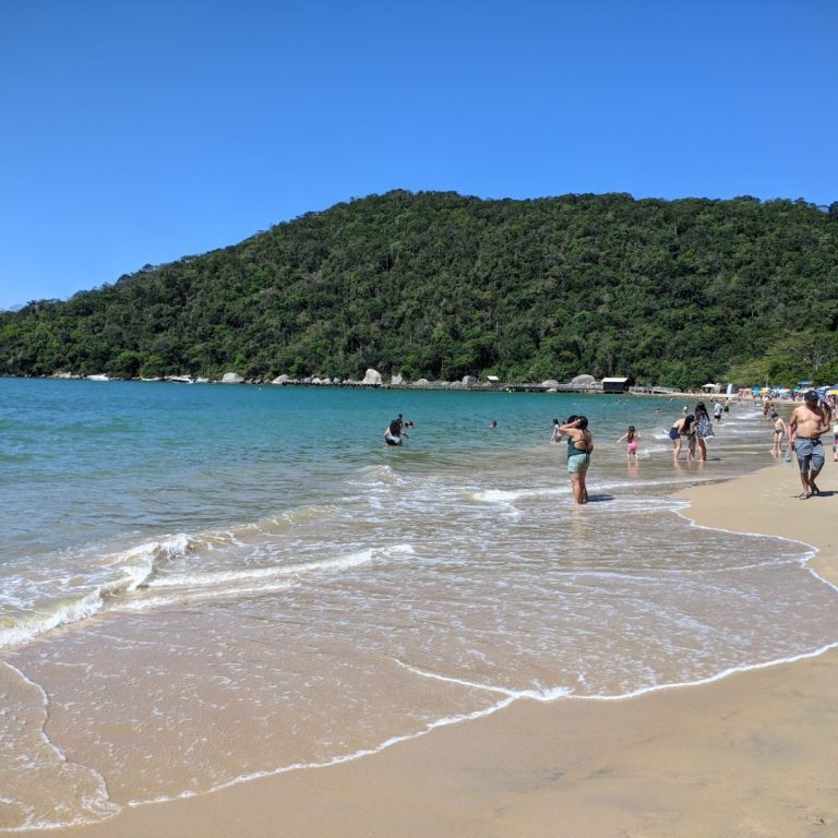 Praia das Laranjeiras Balneário Camboriú