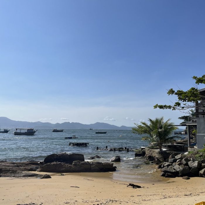Foto real de Praia do Araçá