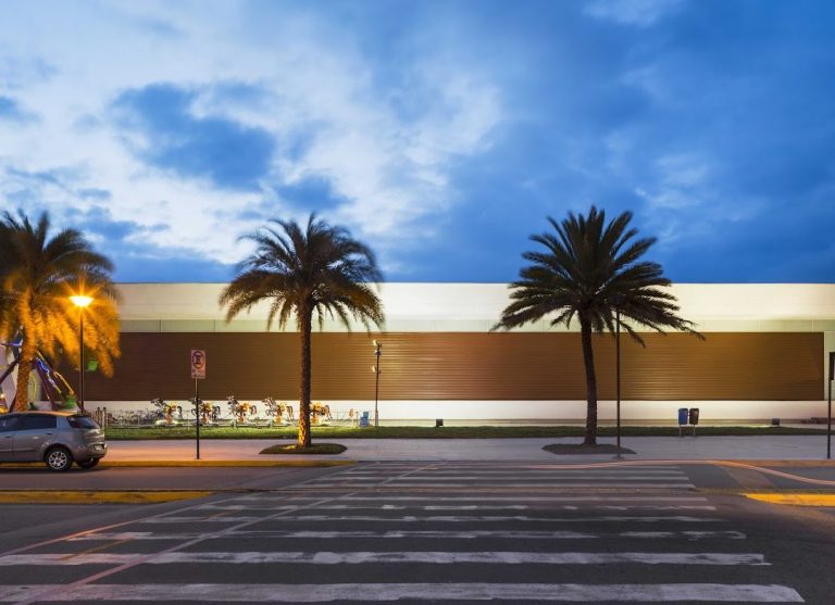 Foto real de Serramar Shopping