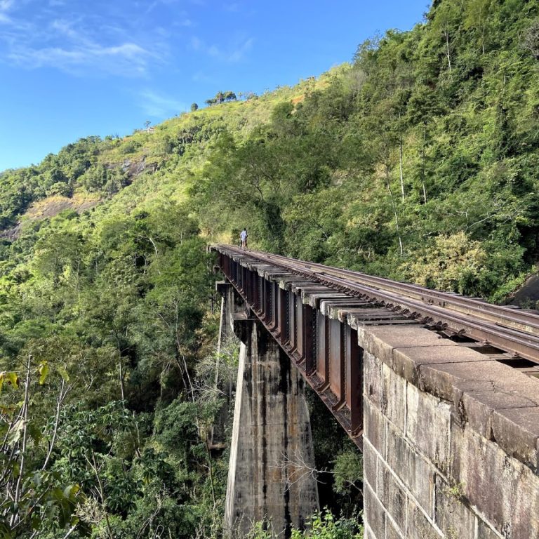 Foto real de Túnel de Pedra dos Ventos Linha do Litoral RFFSA